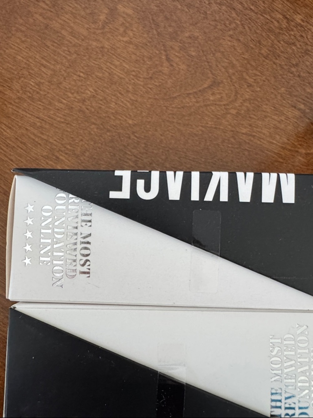 IL MAKIAGE Black Packaging with Red Accent Cosmetic Boxes - Picture 3 of 3